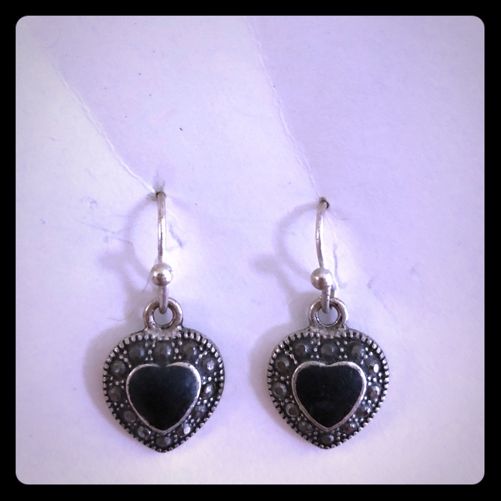 🦃 Silver heart shaped earrings with onyx stone